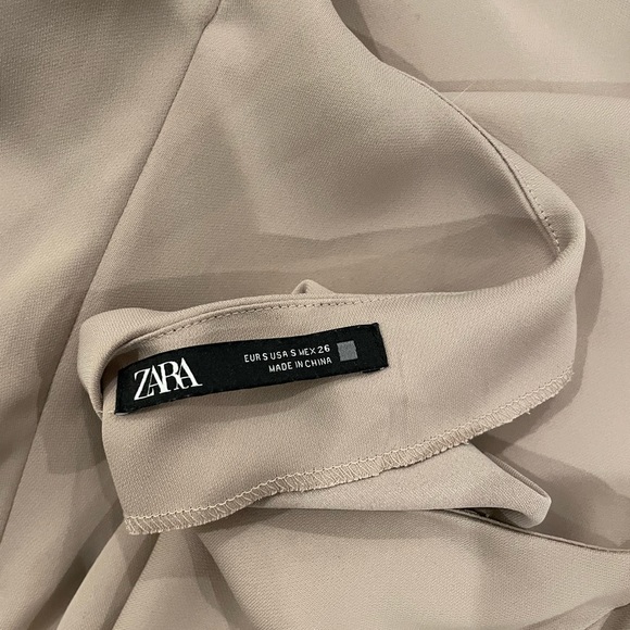 Halter, backless top - Picture 3 of 3